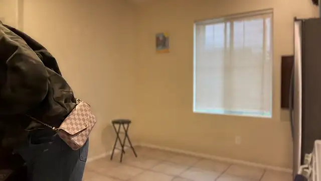 Snapshot of Cum2Charm chatting on November 2025 05:05:02 PM Cum2Charm online show from November 2025 05:05:02 PM