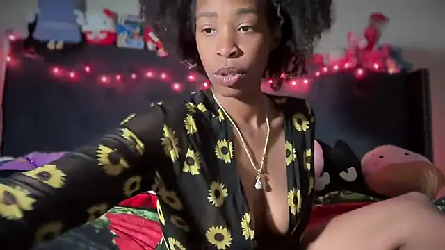 Snapshot of Cum2Charm chatting on December 2025 02:43:02 PM Cum2Charm online show from December 2025 02:43:02 PM