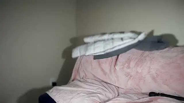 Snapshot of Cum2Charm chatting on November 2025 07:24:02 PM Cum2Charm online show from November 2025 07:24:02 PM