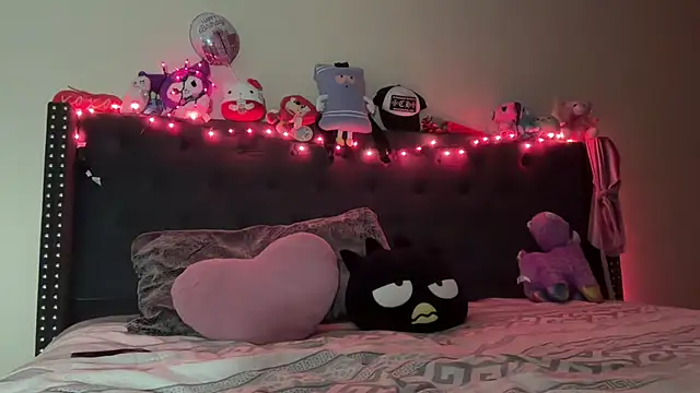 Snapshot of Cum2Charm chatting on October 2025 08:59:02 AM Cum2Charm online show from October 2025 08:59:02 AM