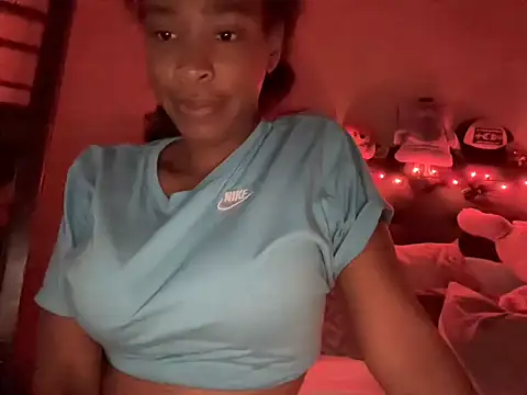 Snapshot of Cum2Charm chatting on September 2025 01:06:01 PM Cum2Charm online show from September 2025 01:06:01 PM