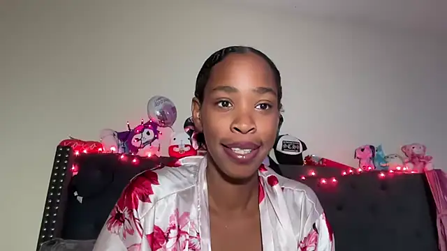 Snapshot of Cum2Charm chatting on October 2025 11:29:02 AM Cum2Charm online show from October 2025 11:29:02 AM