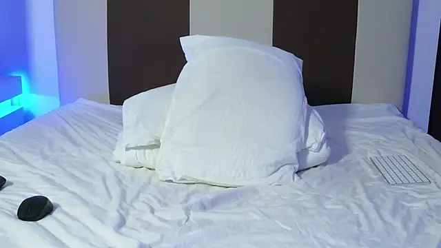moonjoey online show from July 2026 02:01:01 AM