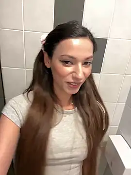  MiaQueen  online show from May 2026 08:23:01 PM