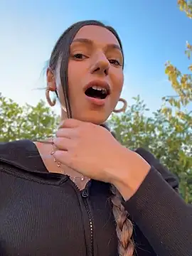  MiaQueen  online show from July 2026 04:58:01 PM