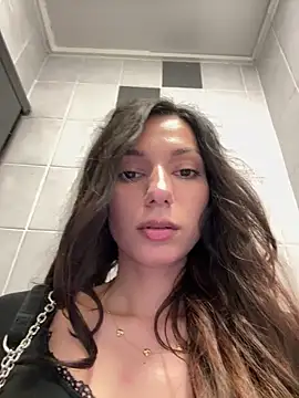  MiaQueen  online show from May 2026 08:09:01 PM