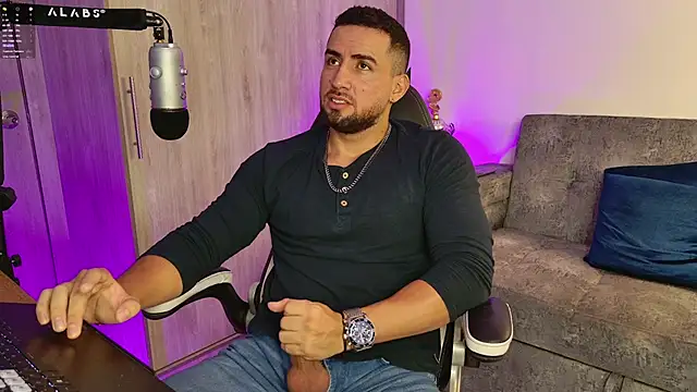 Snapshot of mr_david_cox chatting on February 2025 01:05:02 PM mr david cox online show from February 2025 01:05:02 PM