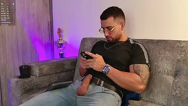 Snapshot of mr_david_cox chatting on February 2025 12:12:01 PM mr david cox online show from February 2025 12:12:01 PM