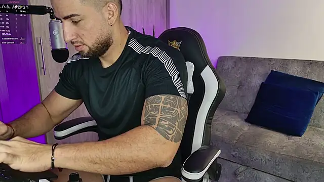 Snapshot of mr_david_cox chatting on February 2025 01:26:02 PM mr david cox online show from February 2025 01:26:02 PM