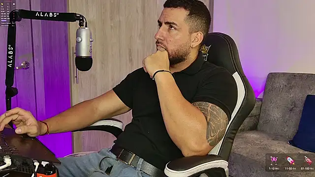 Snapshot of mr_david_cox chatting on February 2025 11:49:01 AM mr david cox online show from February 2025 11:49:01 AM