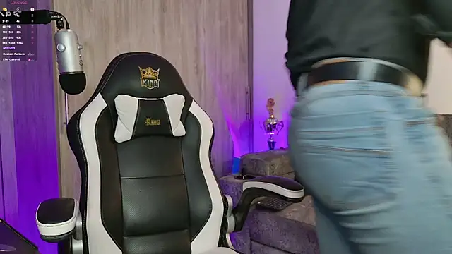 Snapshot of mr_david_cox chatting on March 2025 12:43:01 AM mr david cox online show from March 2025 12:43:01 AM