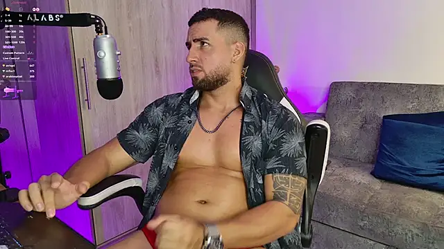 Snapshot of mr_david_cox chatting on February 2025 03:31:02 AM mr david cox online show from February 2025 03:31:02 AM