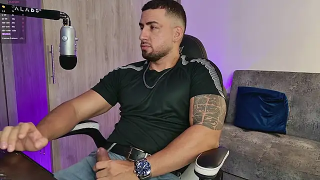 Snapshot of mr_david_cox chatting on February 2025 12:41:01 AM mr david cox online show from February 2025 12:41:01 AM