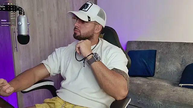 Snapshot of mr_david_cox chatting on March 2025 12:38:01 AM mr david cox online show from March 2025 12:38:01 AM