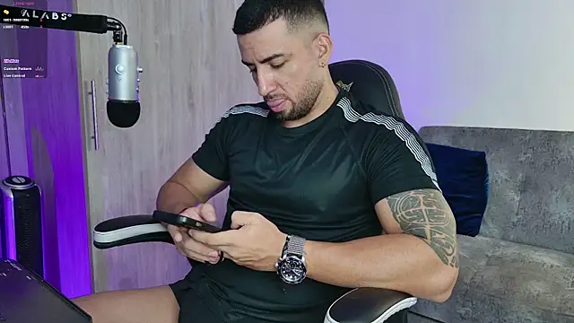 Snapshot of mr_david_cox chatting on February 2025 01:53:02 PM mr david cox online show from February 2025 01:53:02 PM