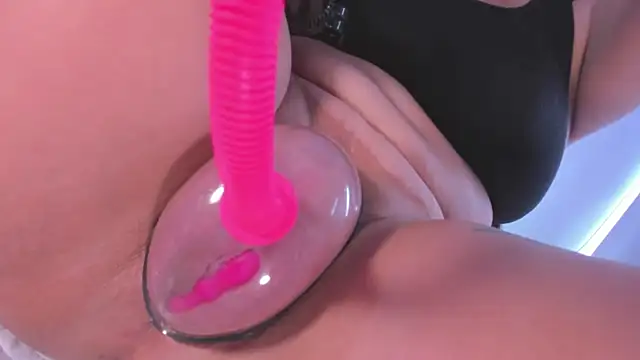 aniiee x online show from November 2025 05:01:02 PM