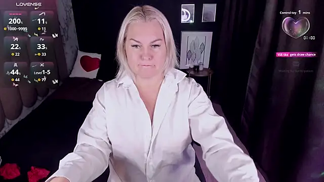 Snapshot of YolandaKiss chatting on October 2025 08:20:01 PM YolandaKiss online show from October 2025 08:20:01 PM