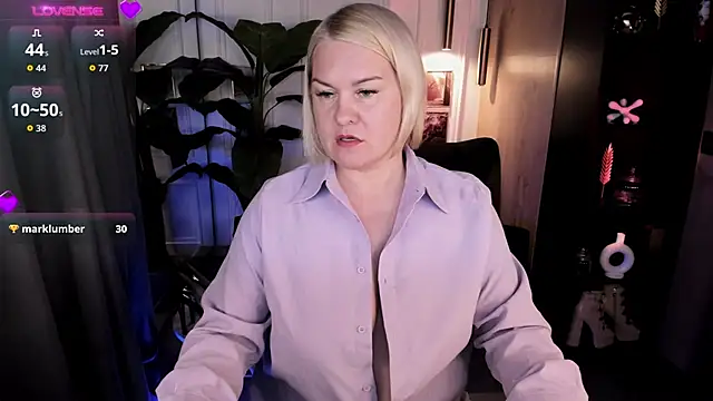 Snapshot of YolandaKiss chatting on May 2026 08:26:01 PM YolandaKiss online show from May 2026 08:26:01 PM