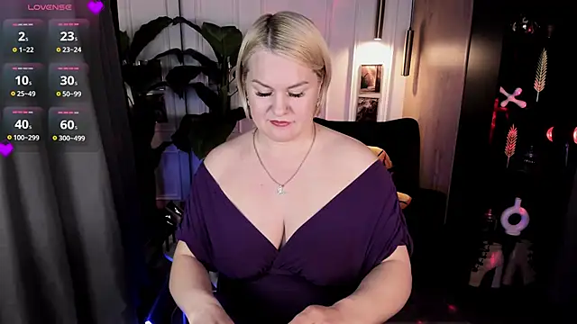 YolandaKiss online show from June 2026 08:25:02 PM