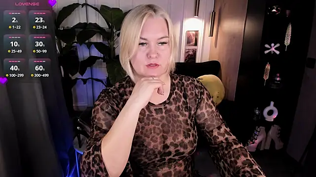 YolandaKiss online show from June 2026 08:03:01 PM