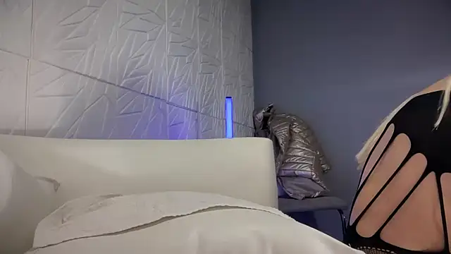 Reyna63 online show from September 2025 04:57:02 PM