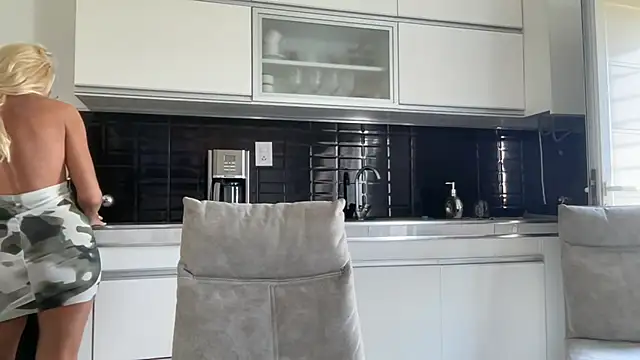 Reyna63 online show from February 2026 07:33:01 PM