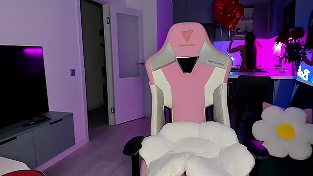 wow lovie online show from February 2026 04:35:01 AM