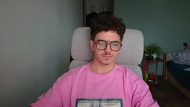 Remy Miles online show from November 2025 12:43:01 PM