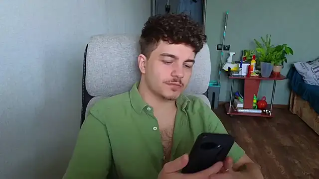 Snapshot of Remy_Miles chatting on May 2026 05:14:01 AM Remy Miles online show from May 2026 05:14:01 AM