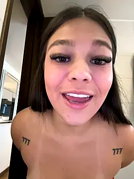 Alyshanon18 online show from November 2025 07:57:01 PM