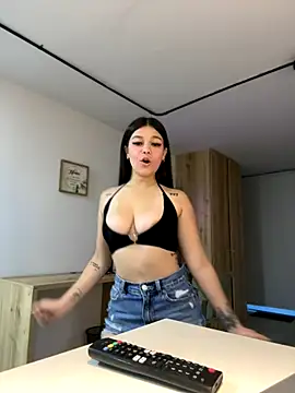 Alyshanon18 online show from September 2025 10:48:02 PM