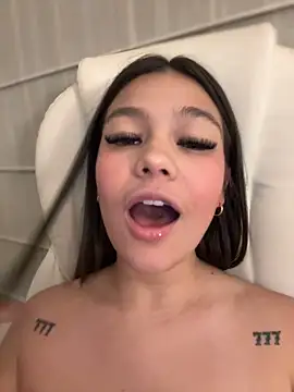 Alyshanon18 online show from March 2025 03:21:02 AM