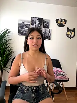 Alyshanon18 online show from October 2025 01:55:02 PM