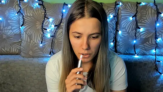 MaggieCake online show from October 2025 02:02:02 AM