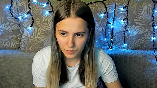 MaggieCake online show from October 2025 12:00:02 AM