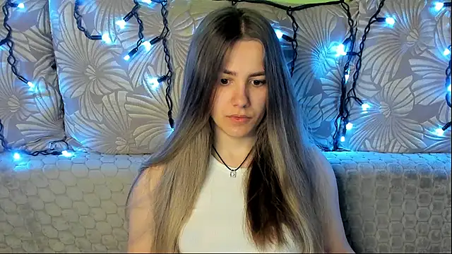 Snapshot of MaggieCake chatting on May 2026 04:16:01 AM MaggieCake online show from May 2026 04:16:01 AM