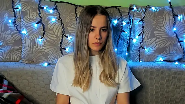 MaggieCake online show from November 2025 01:42:01 AM