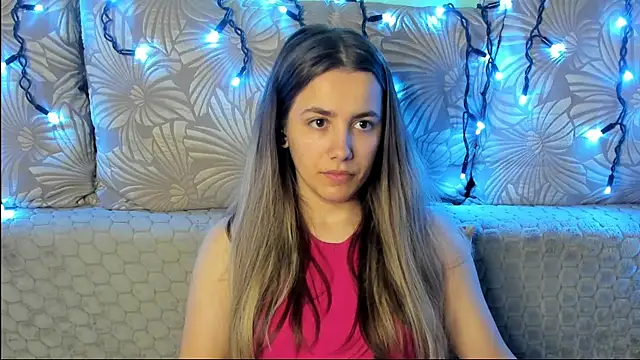 Snapshot of MaggieCake chatting on June 2026 03:45:02 AM MaggieCake online show from June 2026 03:45:02 AM
