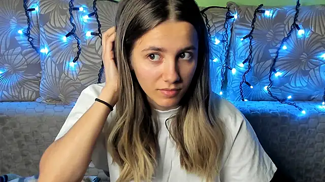 MaggieCake online show from November 2025 04:38:02 AM