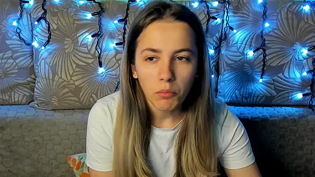 MaggieCake online show from December 2025 03:07:01 AM