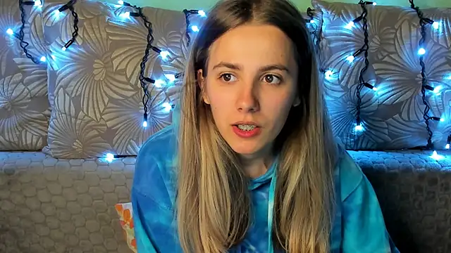 MaggieCake online show from October 2025 03:07:02 AM