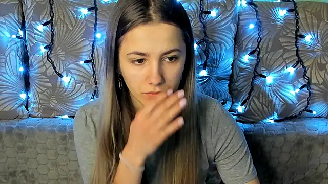 MaggieCake online show from February 2025 05:40:01 AM