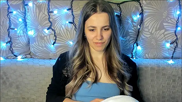 Snapshot of MaggieCake chatting on April 2026 02:49:02 AM MaggieCake online show from April 2026 02:49:02 AM