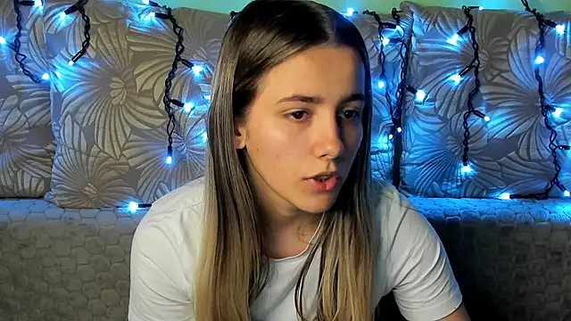 MaggieCake online show from October 2025 12:33:02 AM