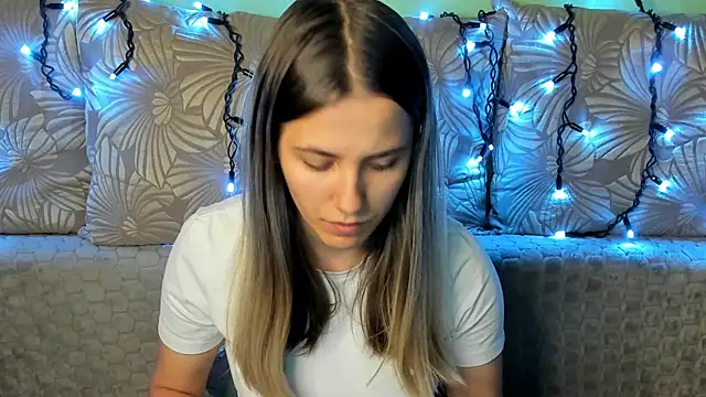 MaggieCake online show from October 2025 02:21:01 AM