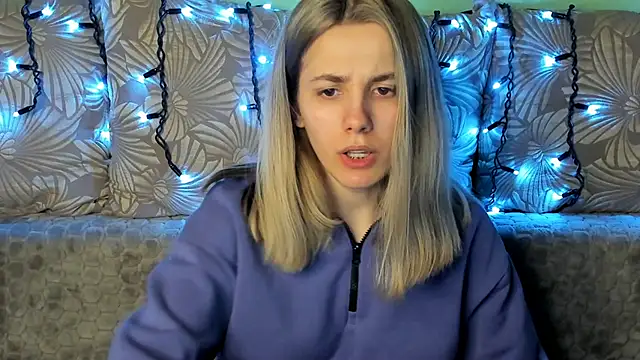 MaggieCake online show from March 2025 04:40:01 AM