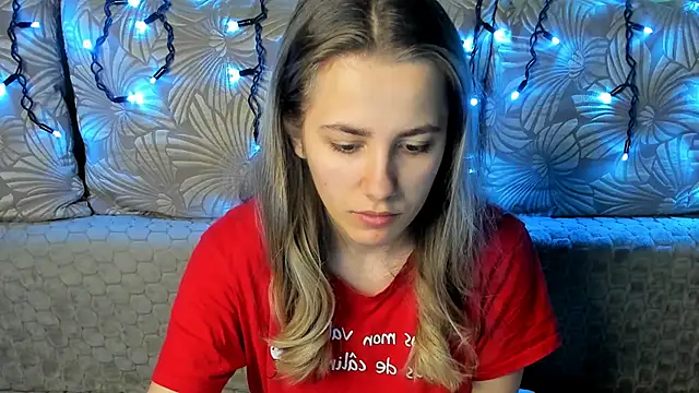 MaggieCake online show from December 2025 06:04:01 AM