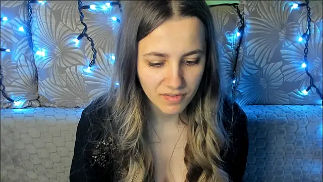 Snapshot of MaggieCake chatting on April 2026 12:52:02 AM MaggieCake online show from April 2026 12:52:02 AM
