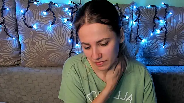 MaggieCake online show from December 2025 03:33:02 AM