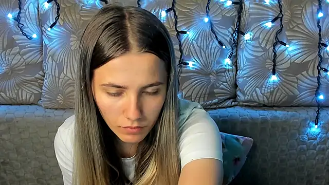 MaggieCake online show from October 2025 02:44:02 AM